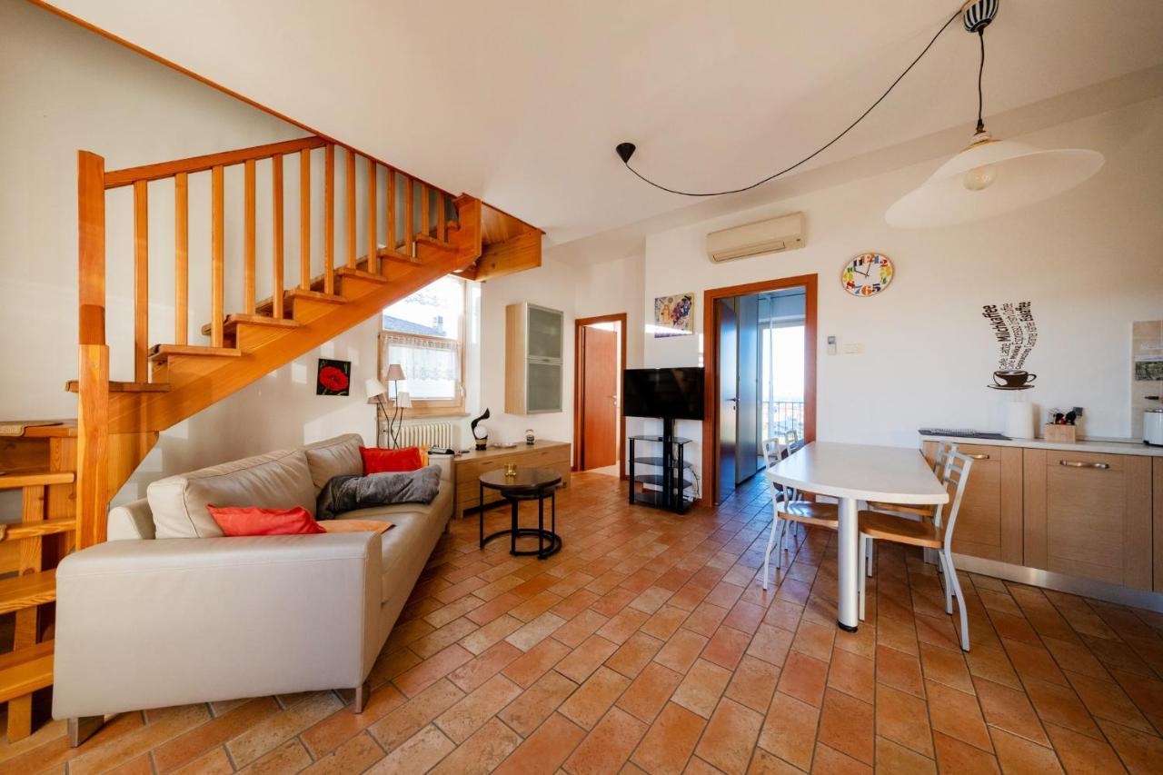 Apartmentsgarda - Rosa Chiare Bardolino Bagian luar foto