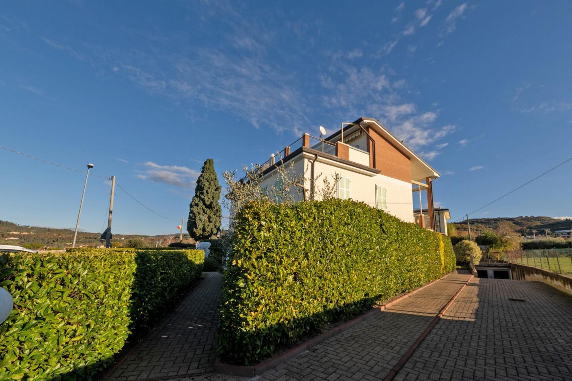 Apartmentsgarda - Rosa Chiare Bardolino Bagian luar foto